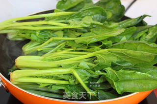 节后减肥排毒,枸杞炒菠菜的做法步骤:4