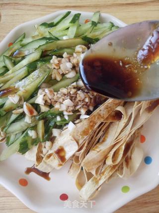 【天津】凉拌黄瓜油豆皮的做法步骤:6