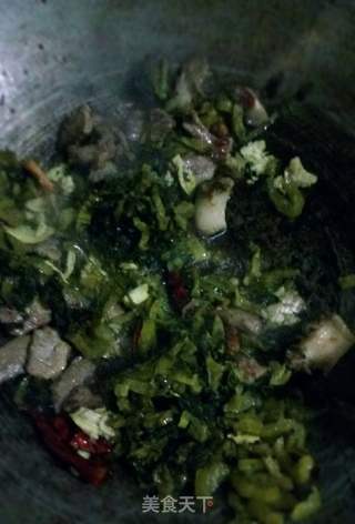 猪肉酸菜炖粉条的做法步骤:3