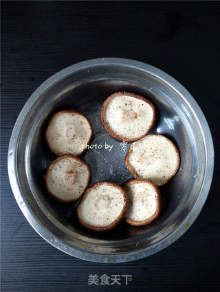 【四川】香菇鸡肉汉堡的做法步骤:5