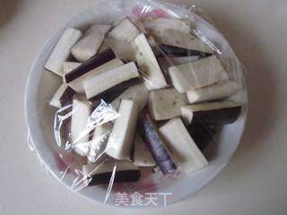 【湖北】茄子炒蒜薹的做法步骤:2