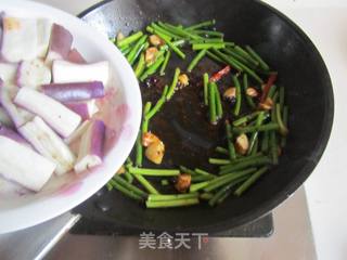 【湖北】茄子炒蒜薹的做法步骤:6