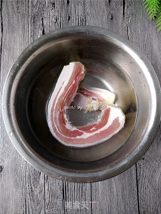 【四川】香煎腊肉的做法步骤:2