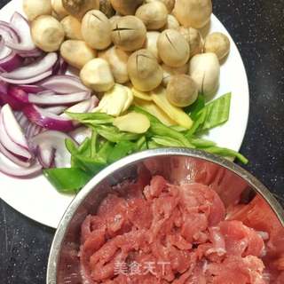 【广东】蚝油草菇炒肉片的做法步骤:2
