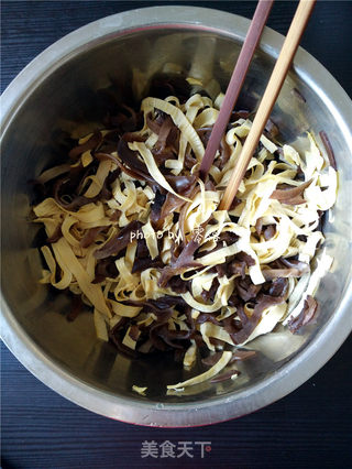 【四川】凉拌木耳豆皮丝的做法步骤:6