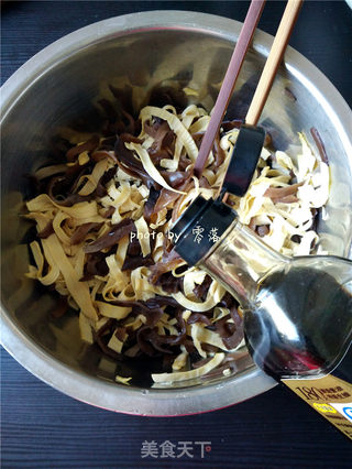 【四川】凉拌木耳豆皮丝的做法步骤:7