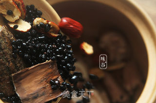【广东】杜仲黑豆猪尾汤的做法步骤:5