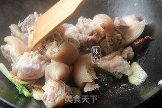 【广东】焖猪手的做法步骤：4