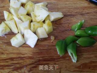 【广东】菠萝咕噜肉的做法步骤:2