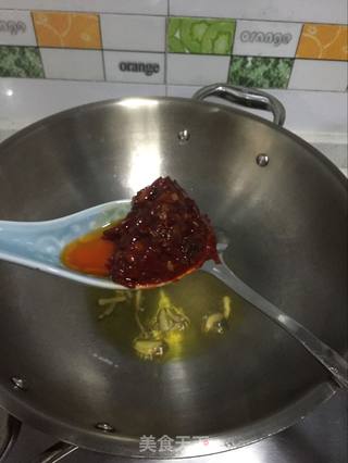 【义乌】豆瓣葱香炒虾的做法步骤:4