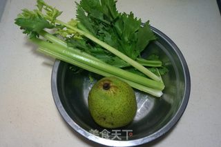 【北京】甜梨芹菜汁的做法步骤：1