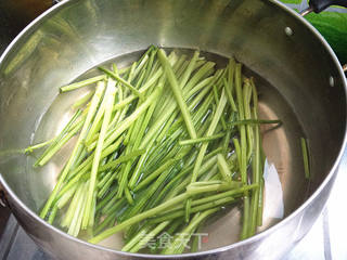 【天津】菠菜茎拌双丝 的做法步骤:7