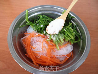 【天津】菠菜茎拌双丝 的做法步骤:10