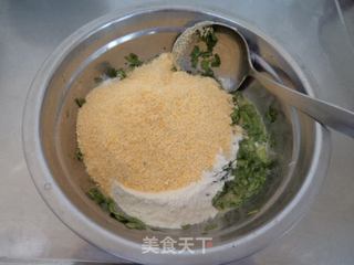 【天津】芹叶玉米饼的做法步骤：4