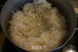 【北京】萝卜猪肉大蒸包的做法步骤：3