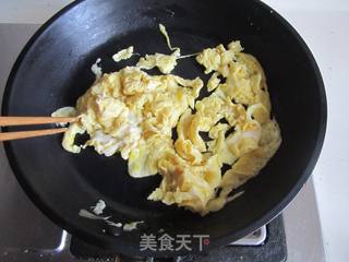 海鲜菇炒鸡蛋的做法步骤:4
