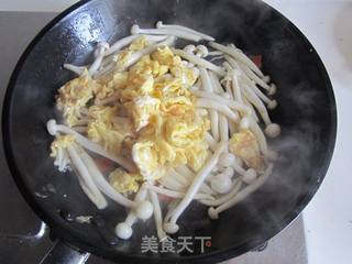 海鲜菇炒鸡蛋的做法步骤:8