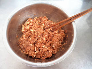 黑木耳胡萝卜猪肉馅水饺的做法步骤：2
