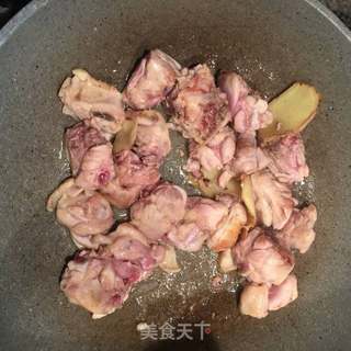 新疆大盘鸡的做法步骤:3