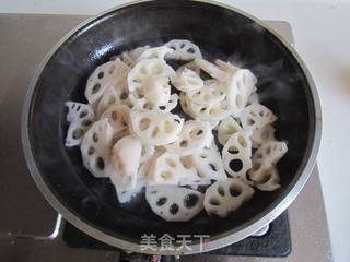 糖醋藕片的做法步骤:3