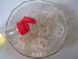 糖醋藕片的做法步骤:2