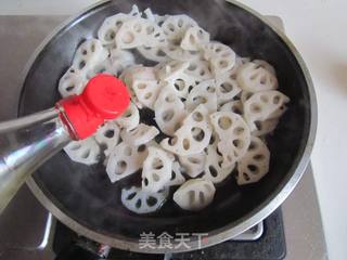 糖醋藕片的做法步骤:4