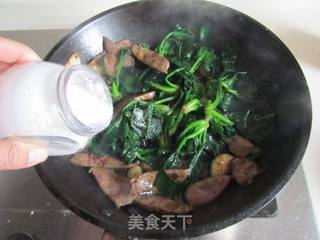 猪肝炒菠菜的做法步骤:7