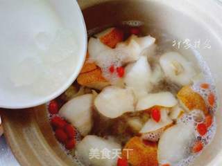 雪梨炖百合的做法步骤:4