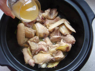 砂锅版三杯鸡的做法步骤:4