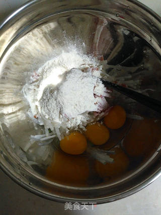 快手早餐:培根萝卜丝煎饼的做法步骤:4