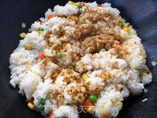 彩蔬虾仁菠萝饭的做法步骤:7