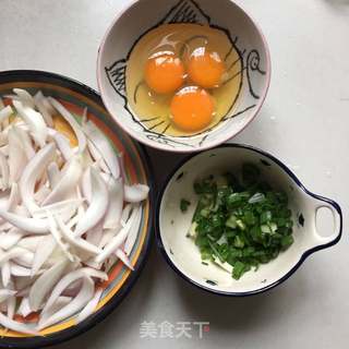 洋葱炒鸡蛋的做法步骤:2