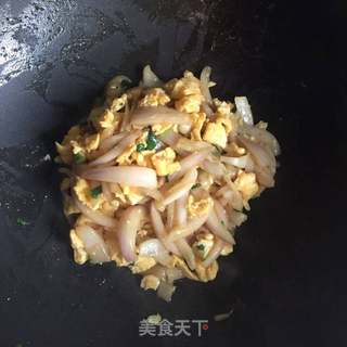 洋葱炒鸡蛋的做法步骤:6