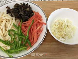 鱼香肉丝的做法步骤:3