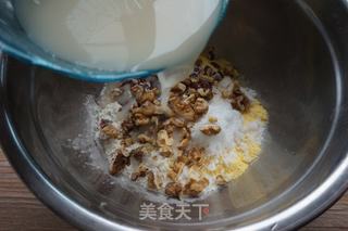 核桃玉米面发糕的做法步骤:4