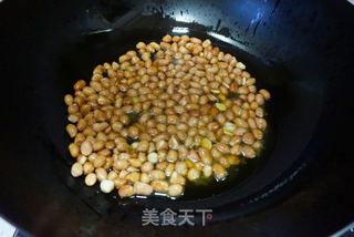 果仁拌菠菜的做法步骤：1