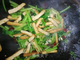 芹菜炒豆干的做法步骤：7