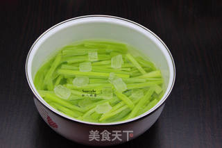 凉拌莴笋丝的做法步骤:5