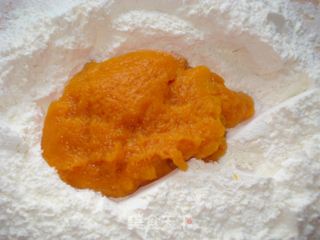 南瓜玫瑰花馒头的做法步骤:2