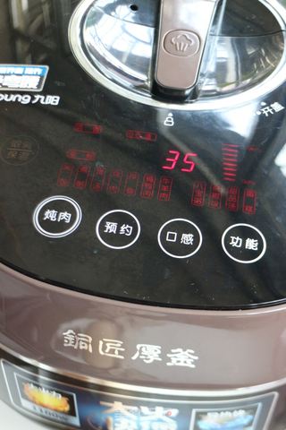 滋补甜汤——黑豆红糖炖蛋的做法步骤:3