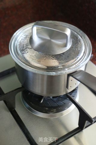滋补甜汤——黑豆红糖炖蛋的做法步骤:5
