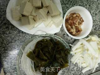 大白菜炖豆腐粉条海带~乱炖的做法步骤：1