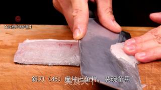 “金汤开味鲈鱼”怎样做酸辣爽口、鲜味十足,鱼肉又滑又嫩的做法步骤:2