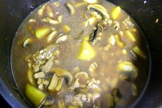 土豆蘑菇鸡肉饭的做法步骤:5