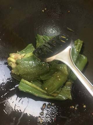虎皮辣椒的做法步骤：2