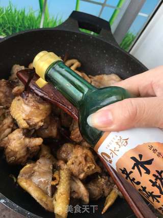 小鸡炖蘑菇的做法步骤:9