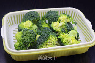 沙拉拌西兰花的做法步骤:2
