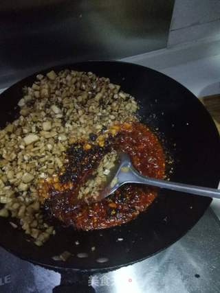辣子鸡丁杏鲍菇酱的做法步骤:3