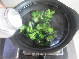西兰花炒胡萝卜圆子的做法步骤:8