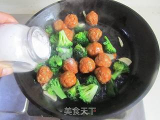 西兰花炒胡萝卜圆子的做法步骤:12